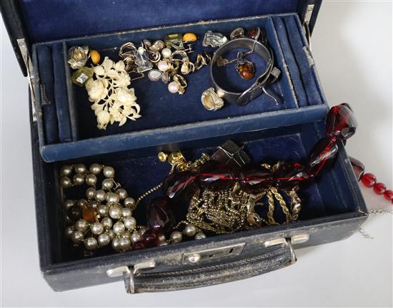 A carved ivory brooch and sundry costume jewellery.